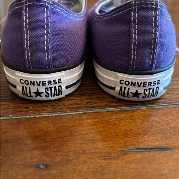 Women’s purple Converse sneakers size 8.5 - Picture 4 of 8